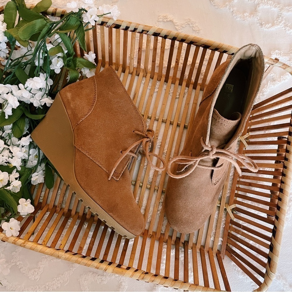 White Mountain Brown Lace Up Wedges sz 9.5